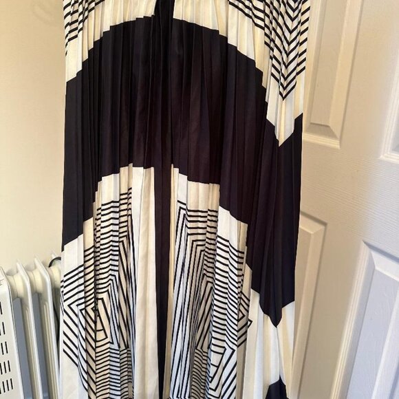NWOT Nancy Yang Pleated Geometric Skirt, Size M - Picture 2 of 12